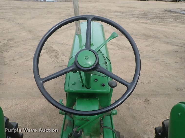 image for item GW9253 Oliver 60 row crop tractor
