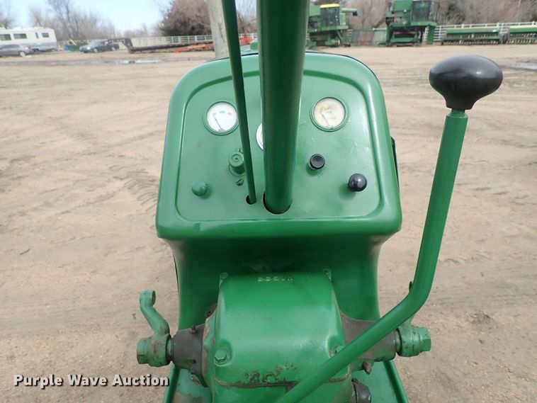 image for item GW9253 Oliver 60 row crop tractor