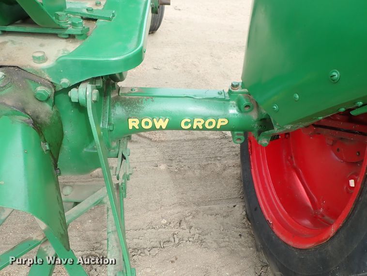 image for item GW9253 Oliver 60 row crop tractor