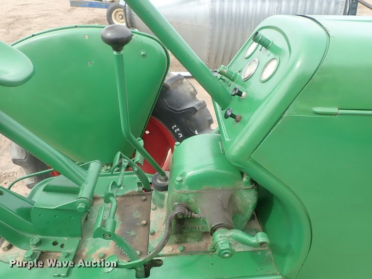 image for item GW9253 Oliver 60 row crop tractor