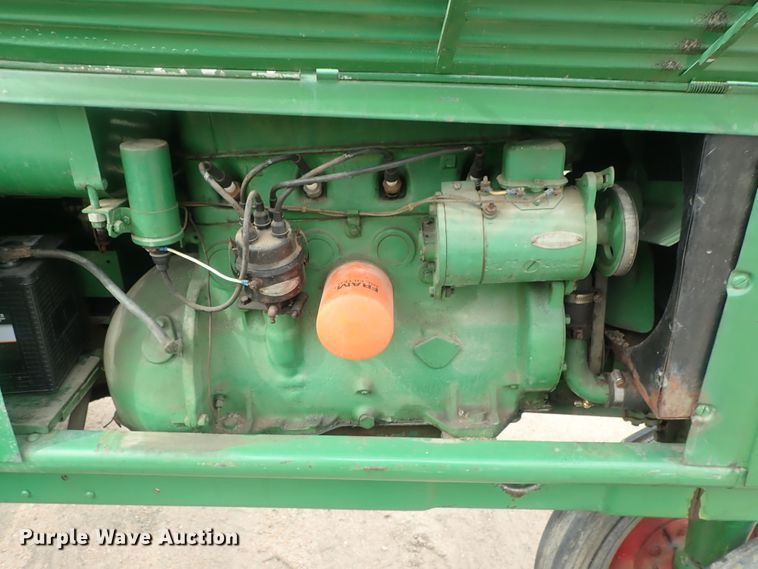 image for item GW9253 Oliver 60 row crop tractor