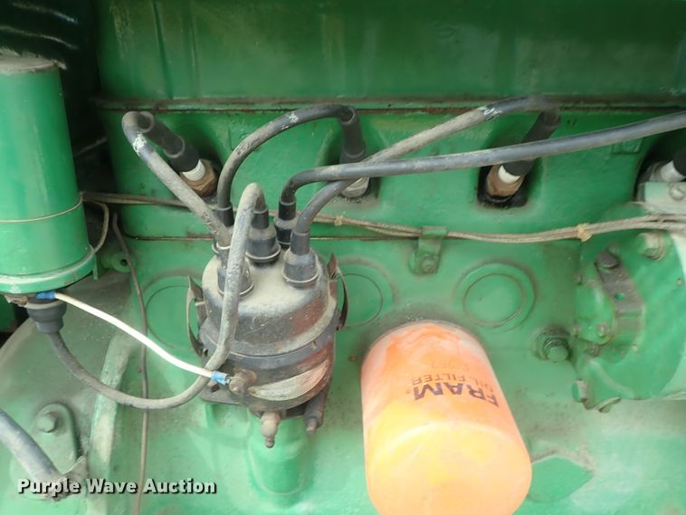 image for item GW9253 Oliver 60 row crop tractor