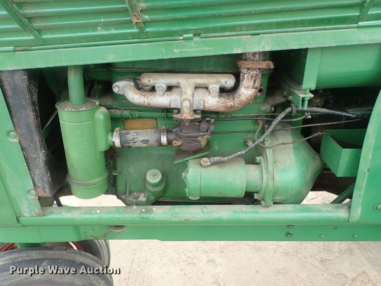 image for item GW9253 Oliver 60 row crop tractor