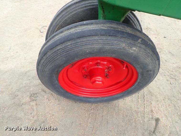 image for item GW9253 Oliver 60 row crop tractor