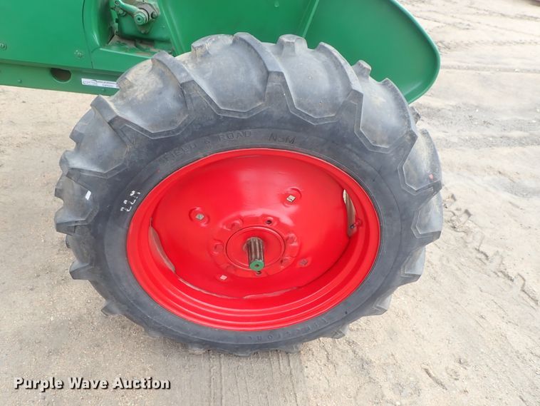 image for item GW9253 Oliver 60 row crop tractor