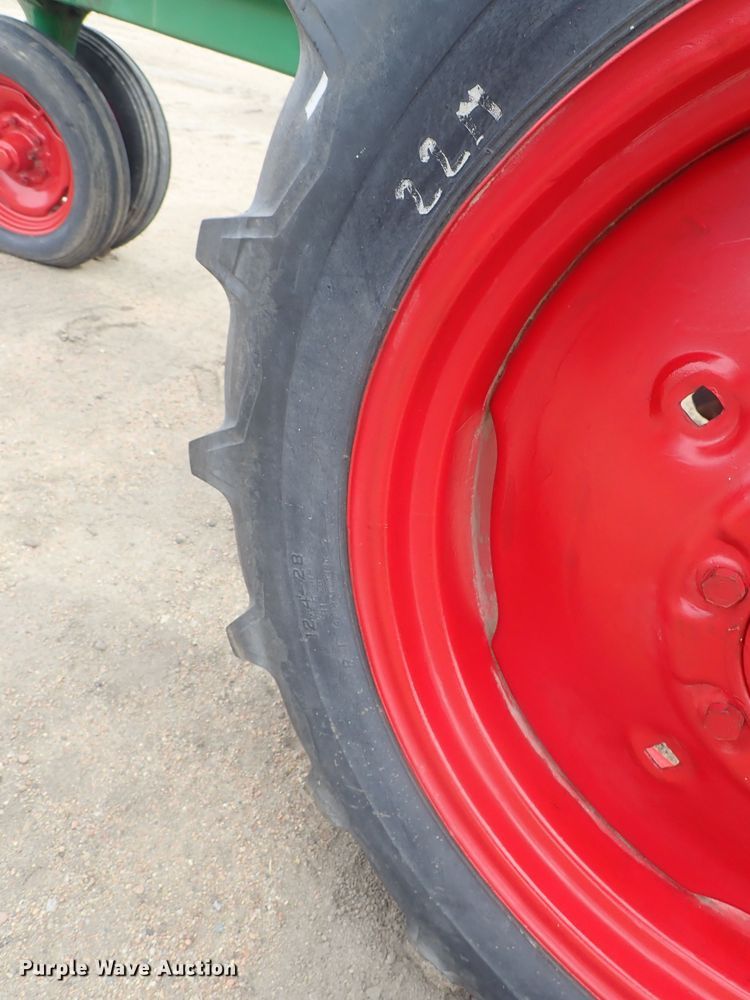 image for item GW9253 Oliver 60 row crop tractor