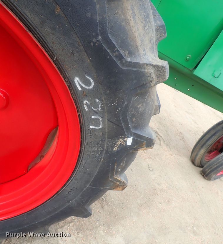 image for item GW9253 Oliver 60 row crop tractor