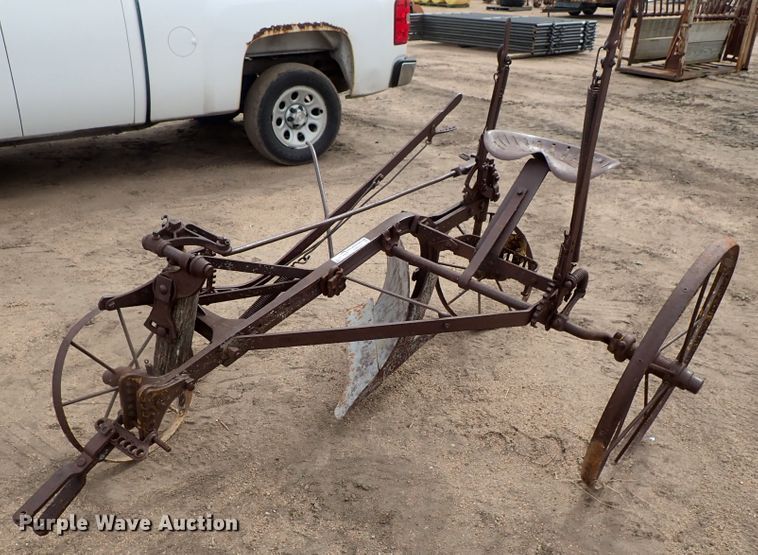 Single bottom plow in Kinsley, KS Item GW9277 sold Purple Wave