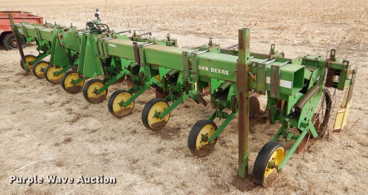 image for item GX9725 John Deere 885 row crop cultivator