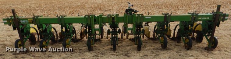 image for item GX9725 John Deere 885 row crop cultivator