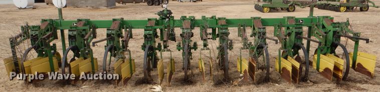 image for item GX9725 John Deere 885 row crop cultivator