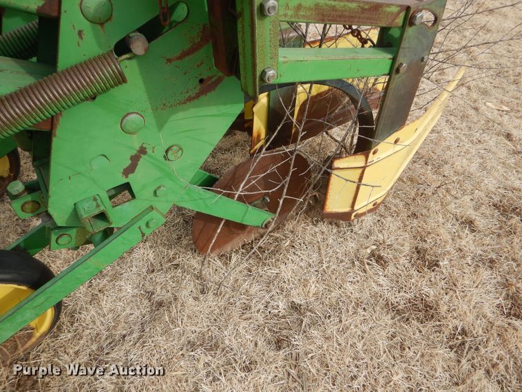 image for item GX9725 John Deere 885 row crop cultivator