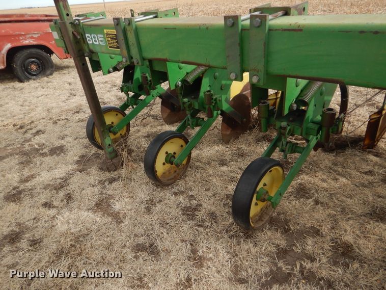image for item GX9725 John Deere 885 row crop cultivator
