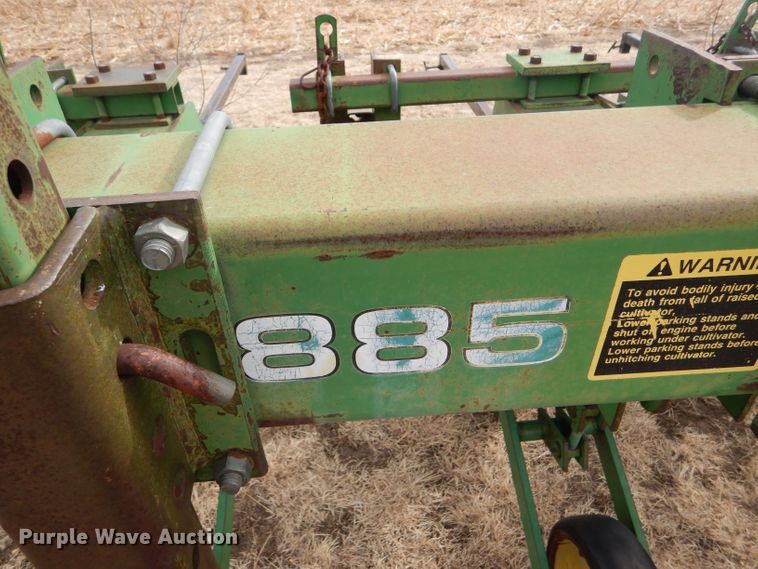 image for item GX9725 John Deere 885 row crop cultivator