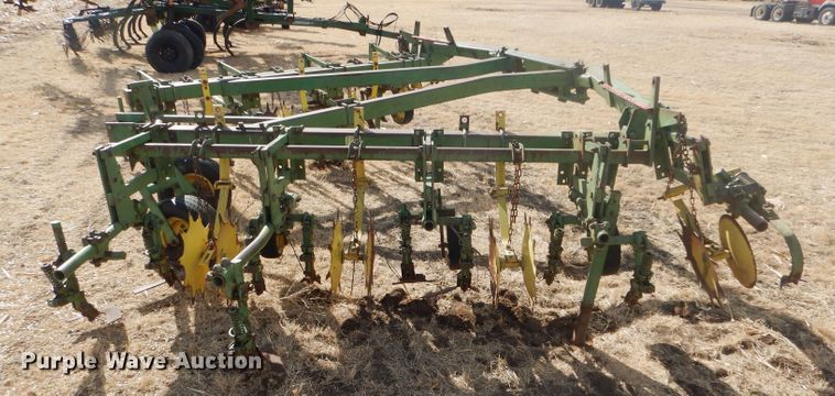 image for item GX9729 John Deere FM row crop cultivator