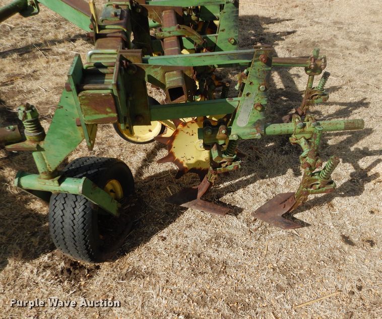 image for item GX9729 John Deere FM row crop cultivator