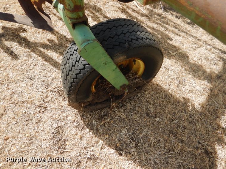 image for item GX9729 John Deere FM row crop cultivator