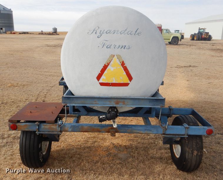 image for item GX9735 Red Ewald fertilizer trailer