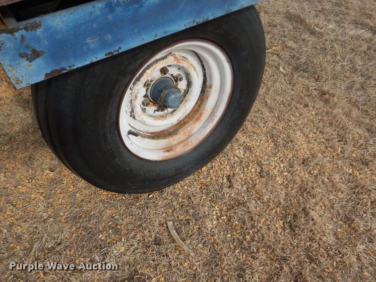 image for item GX9735 Red Ewald fertilizer trailer
