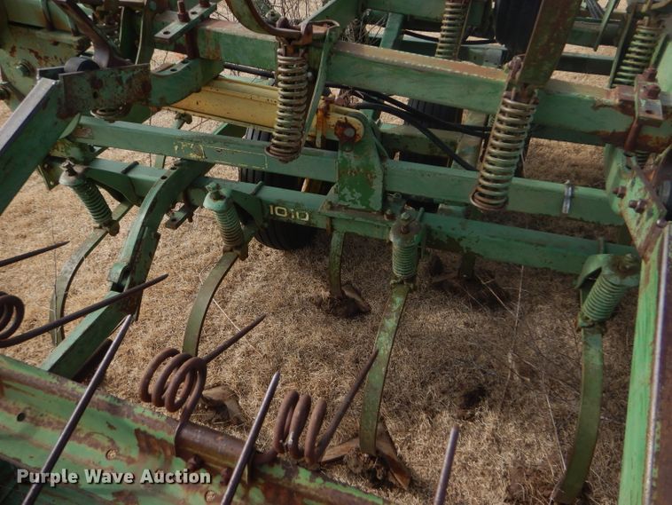 image for item GX9737 John Deere 1010 field cultivator
