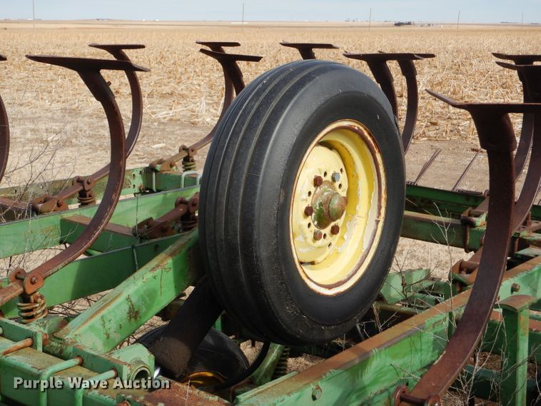 image for item GX9737 John Deere 1010 field cultivator