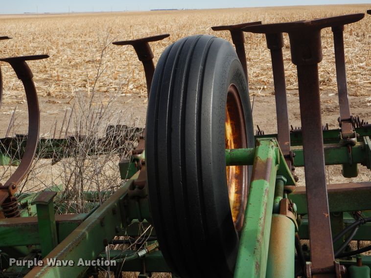 image for item GX9737 John Deere 1010 field cultivator