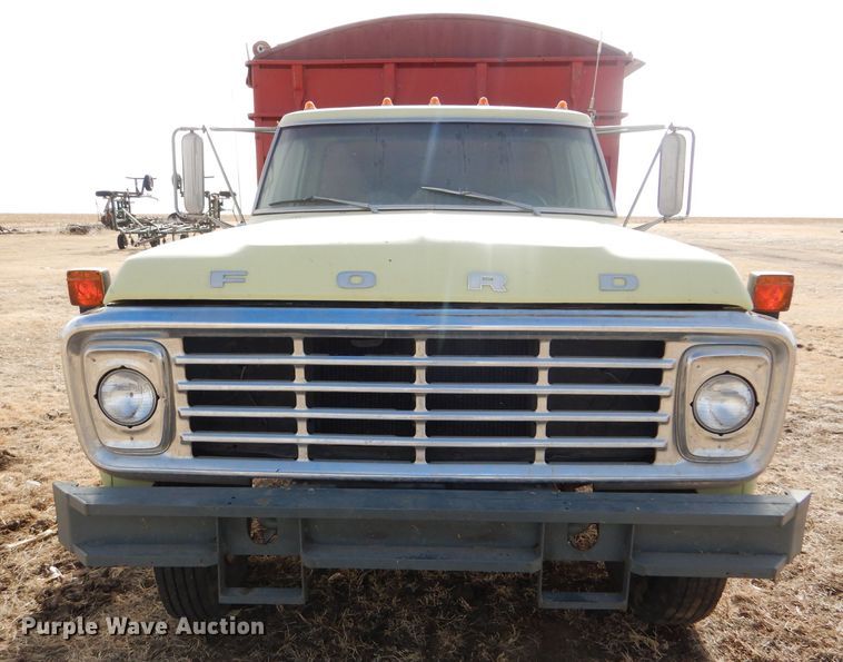 image for item GX9738 1975 Ford F750 grain truck