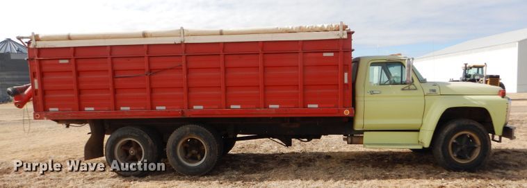 image for item GX9738 1975 Ford F750 grain truck