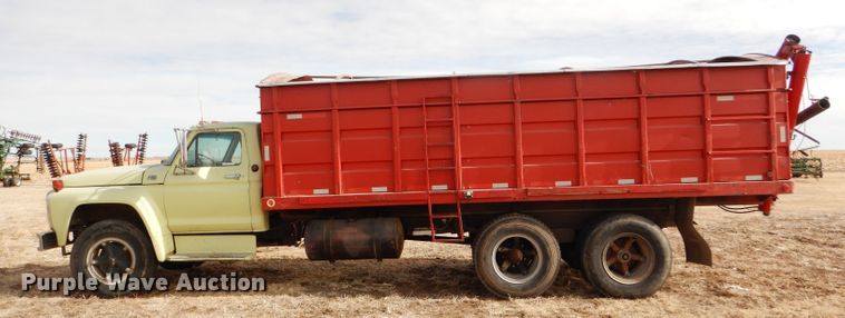 image for item GX9738 1975 Ford F750 grain truck