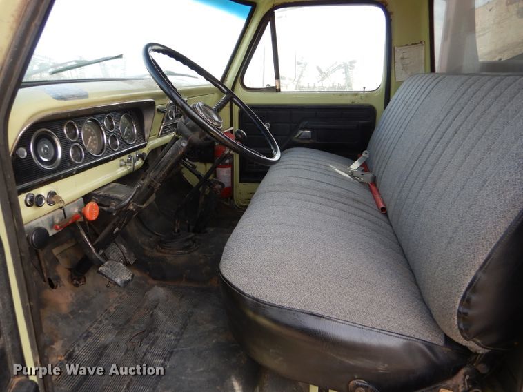 image for item GX9738 1975 Ford F750 grain truck