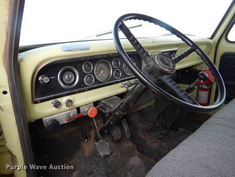 image for item GX9738 1975 Ford F750 grain truck