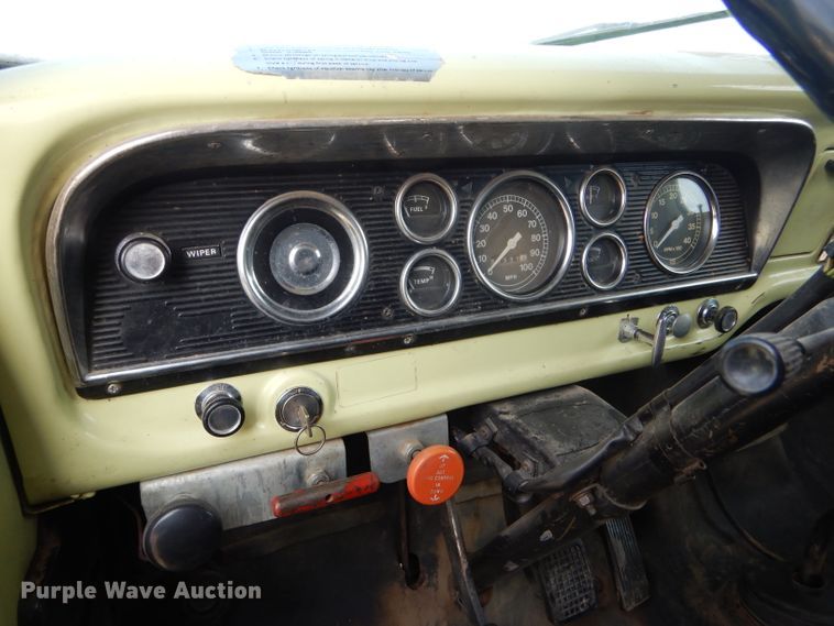 image for item GX9738 1975 Ford F750 grain truck