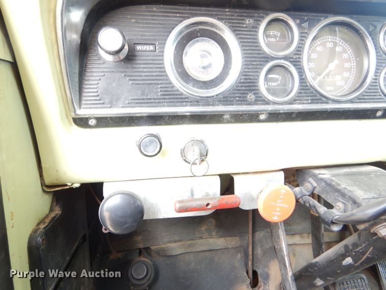 image for item GX9738 1975 Ford F750 grain truck