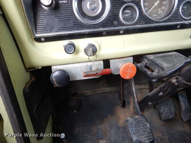 image for item GX9738 1975 Ford F750 grain truck