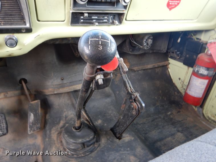 image for item GX9738 1975 Ford F750 grain truck