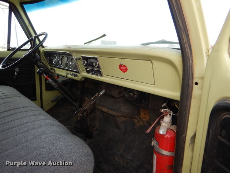 image for item GX9738 1975 Ford F750 grain truck