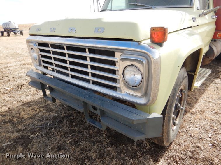 image for item GX9738 1975 Ford F750 grain truck