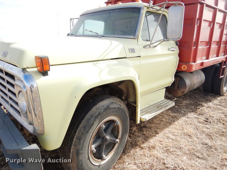 image for item GX9738 1975 Ford F750 grain truck