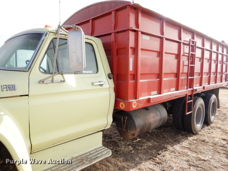 image for item GX9738 1975 Ford F750 grain truck