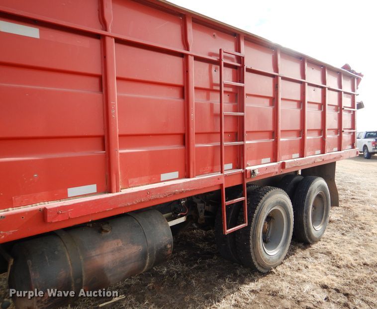 image for item GX9738 1975 Ford F750 grain truck