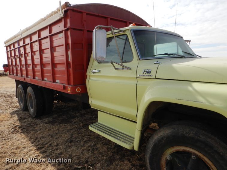 image for item GX9738 1975 Ford F750 grain truck