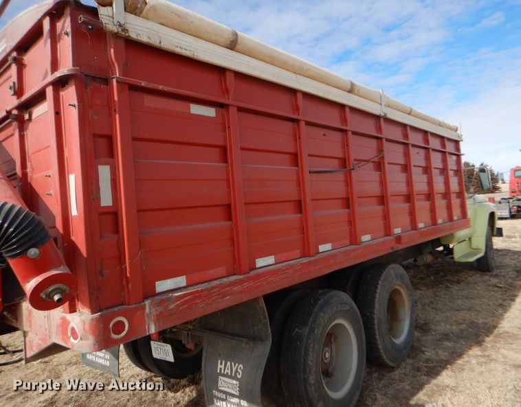 image for item GX9738 1975 Ford F750 grain truck