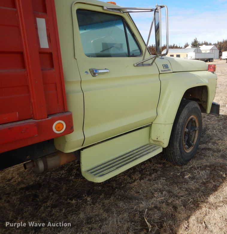 image for item GX9738 1975 Ford F750 grain truck