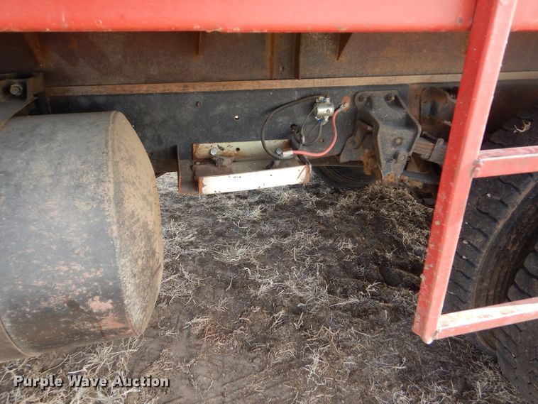 image for item GX9738 1975 Ford F750 grain truck