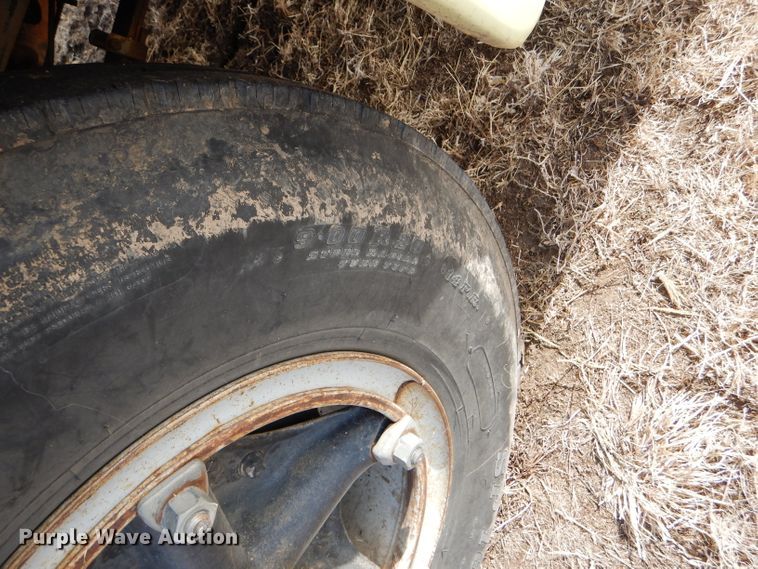 image for item GX9738 1975 Ford F750 grain truck