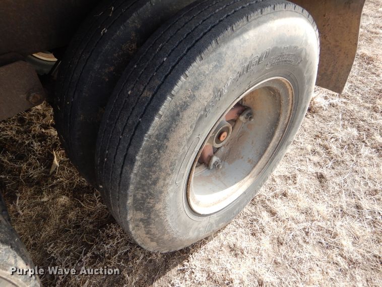 image for item GX9738 1975 Ford F750 grain truck