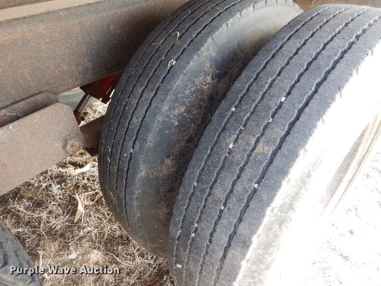 image for item GX9738 1975 Ford F750 grain truck