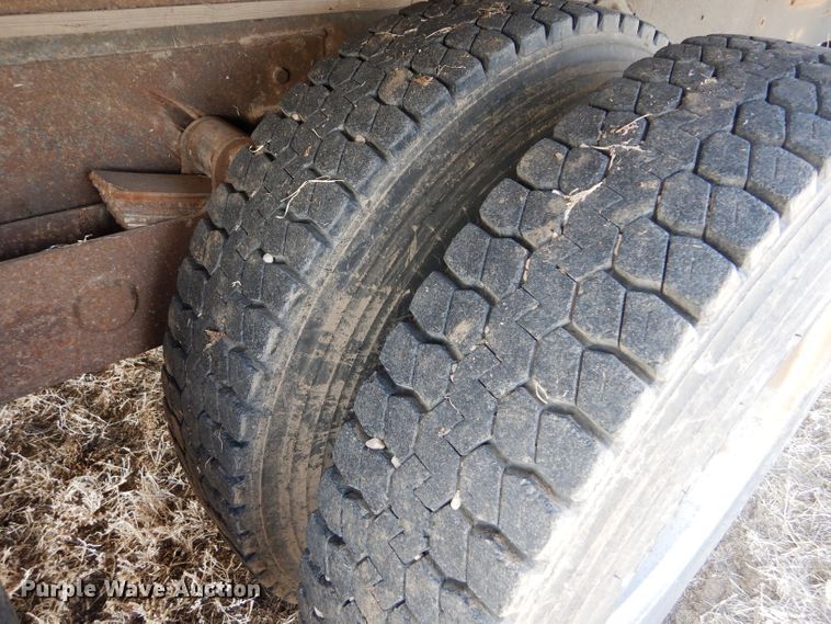 image for item GX9738 1975 Ford F750 grain truck