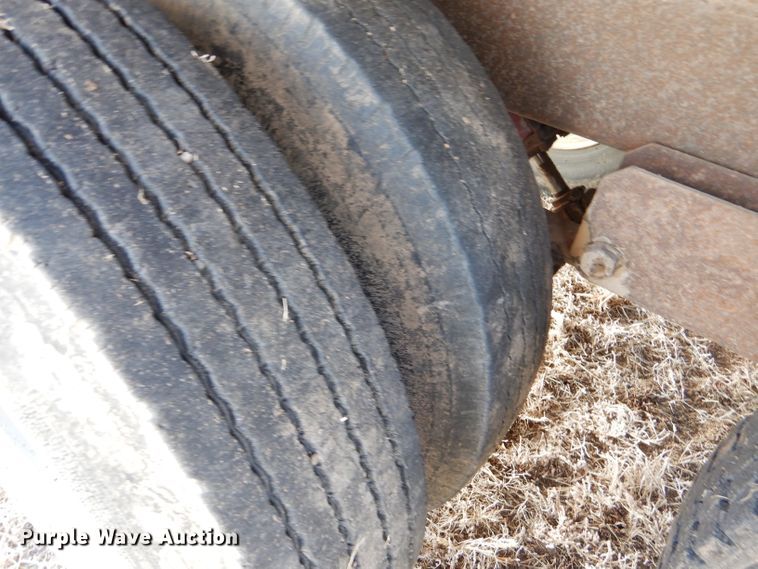 image for item GX9738 1975 Ford F750 grain truck