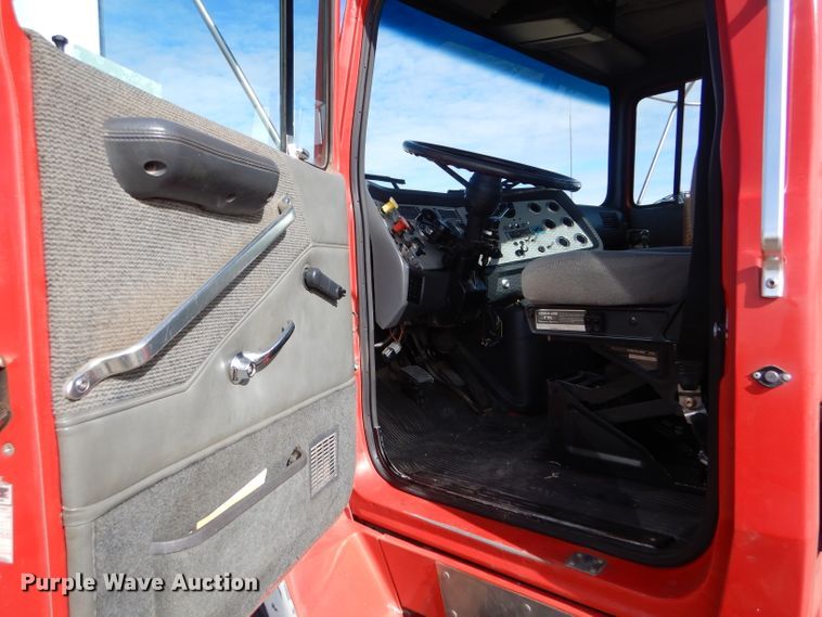 image for item GX9739 1994 Ford L9000 AeroMax semi truck